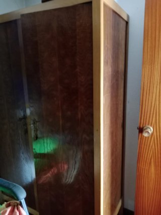 Vendo Cama de 135, sillon, lamparas y armario..