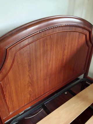 Vendo Cama de 135, sillon, lamparas y armario..