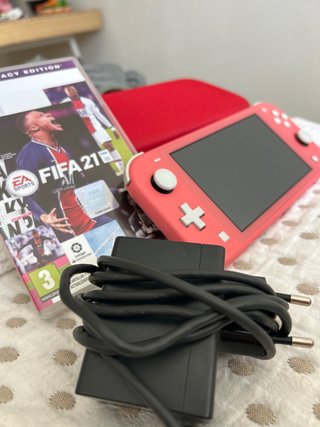 Nintendo Switch Lite+ Fifa 21 + MaKartDeluxe+ Carg
