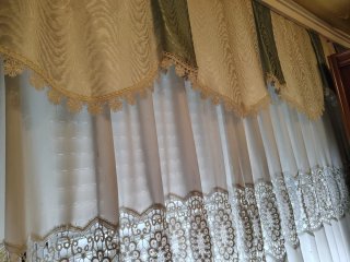 Cortinas y cubre camilla beige y verde. 1.70x2.40