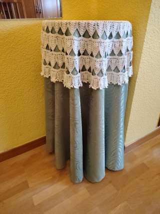 Cortinas y cubre camilla beige y verde. 1.70x2.40
