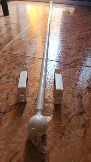 Barra per tende estensibile bianca