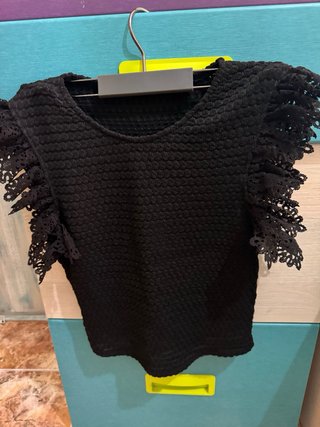 Top Zara volantes encaje negro Talla M