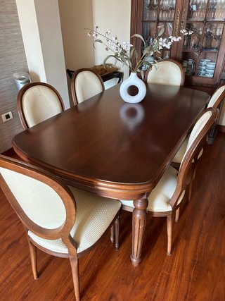Mesa comedor extensible y 6 sillas clásicas,