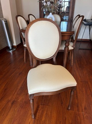 Mesa comedor extensible y 6 sillas clásicas,