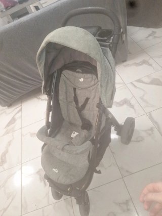 Silla de paseo Joie gris