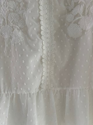 Blusa blanca plumeti bordada
