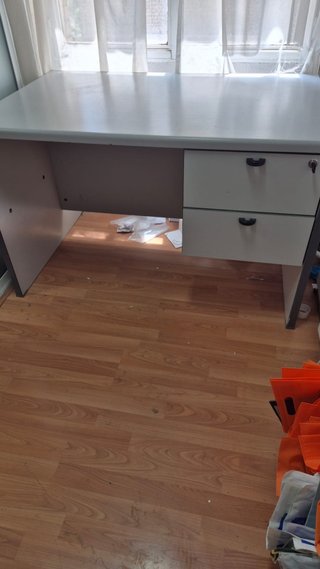 Mesa de oficina con cajonera 120x79x74