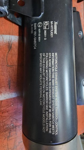 Escapes Akrapovic BMW R18