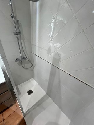 Baño completo: bañera, lavabo y espejo en 24 horas