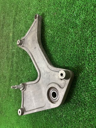 SOPORTE ESCAPE MOTOR VESPA GTS 300 SUPER 08-16 GTS