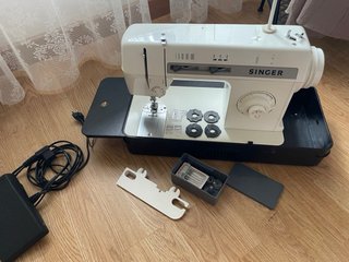 Máquina de coser Singer 2604c con maletín