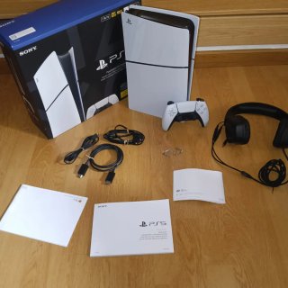 PS5 Slim Digital Blanca + Caja + Cascos
