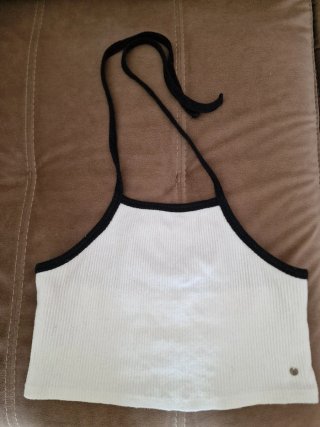 Top halter blanco con ribete negro