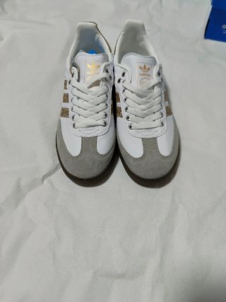 Zapatillas Adidas brillo Dorado, Blancas talla 40
