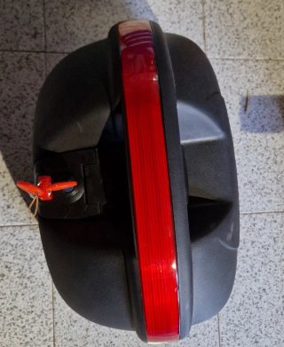 Maleta negra de plástico
