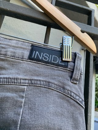 Pantalón pitillo gris