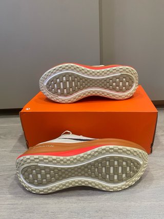 Nike Vomero Plus Talla 46 Beige Naranja