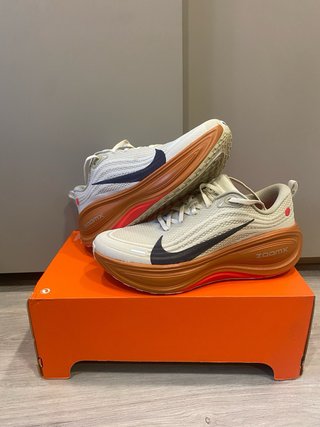 Nike Vomero Plus Talla 46 Beige Naranja