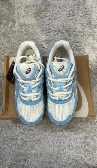 Zapatillas Asics Azules y Blancas