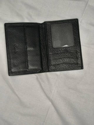 Cartera de piel negra con logo Roman