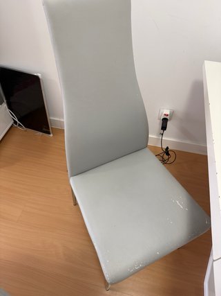 Mesa comedor blanca con desperfectos