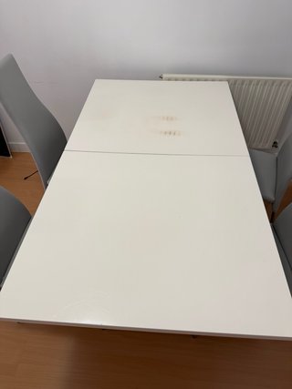 Mesa comedor blanca con desperfectos