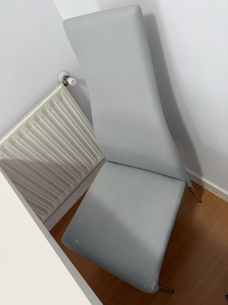 Mesa comedor blanca con desperfectos