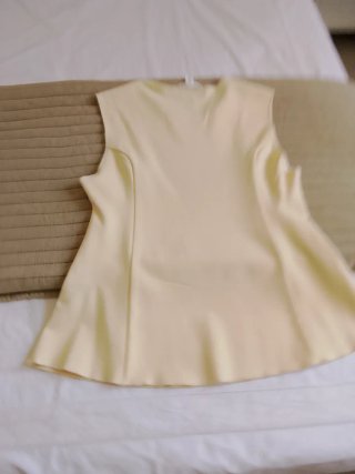 Camiseta H&M sin mangas amarilla
