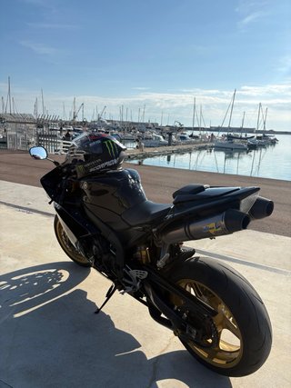 Yamaha R1 2007 Negra/Dorada 40.000km