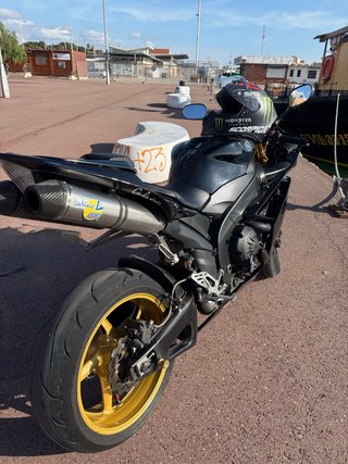 Yamaha R1 2007 Negra/Dorada 40.000km