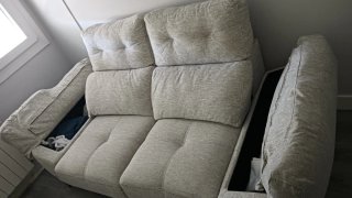 Sofá cama beige y blanco