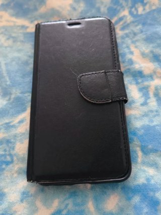 Custodia telefono nera a portafoglio similpelle