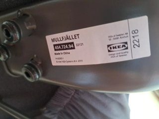 Silla Ikea MULLFJÄLLET con reposabrazos.