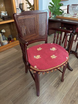 Conjunto mesa y 2 sillas madera oscura