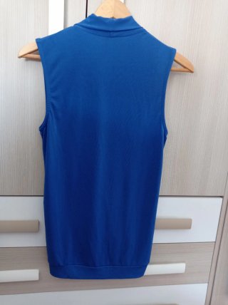 Blusa sin mangas azul