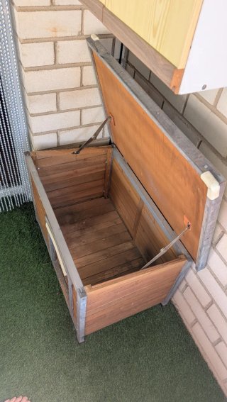 Caseta para perros de madera. Techo abatible.