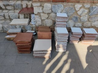 Baldosas Suelo y Baño nuevas. Precio negociable.