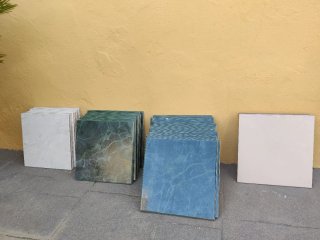 Baldosas Suelo y Baño nuevas. Precio negociable.