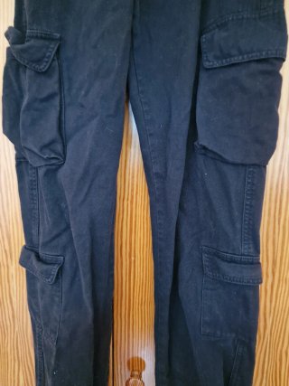 Pantalones cargo Stradivarius negros talla S