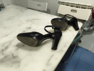 Zapatos de tacón negros para mujer