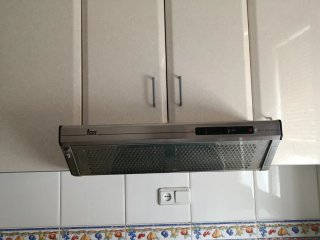 Cocina modular beige y blanca