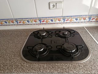 Cocina modular beige y blanca