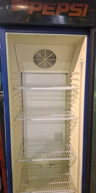 Vitrina Frigorífica Vertical Pepsi.