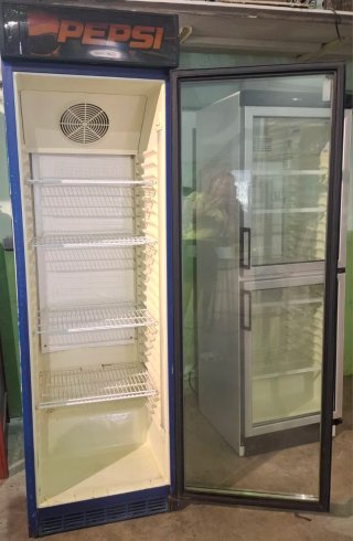 Vitrina Frigorífica Vertical Pepsi.