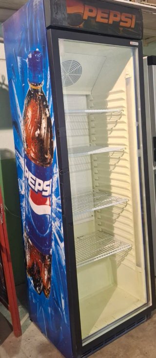 Vitrina Frigorífica Vertical Pepsi.