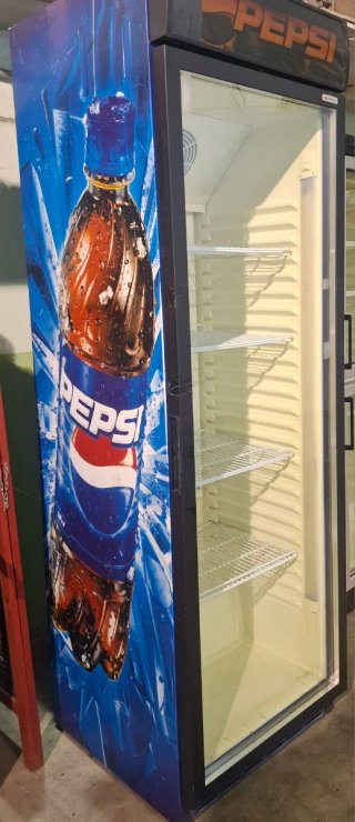 Vitrina Frigorífica Vertical Pepsi.