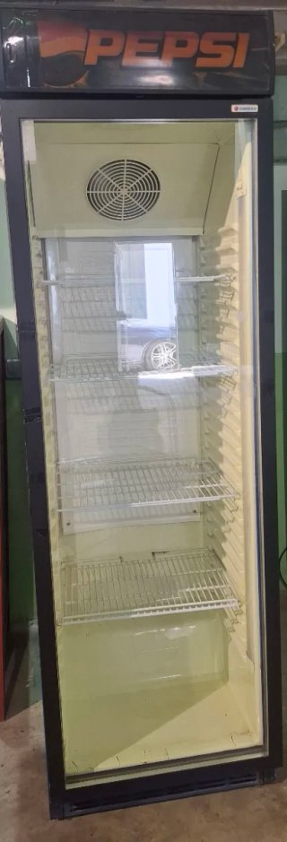 Vitrina Frigorífica Vertical Pepsi.