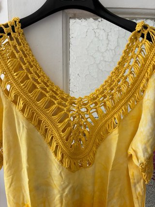 Kaftán playero tie-dye amarillo