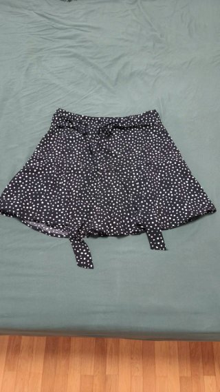 Falda mini Stradivarius lunares M